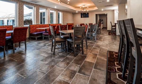  - Orangewood Inn & Suites Kansas City - I-29, Exit 13