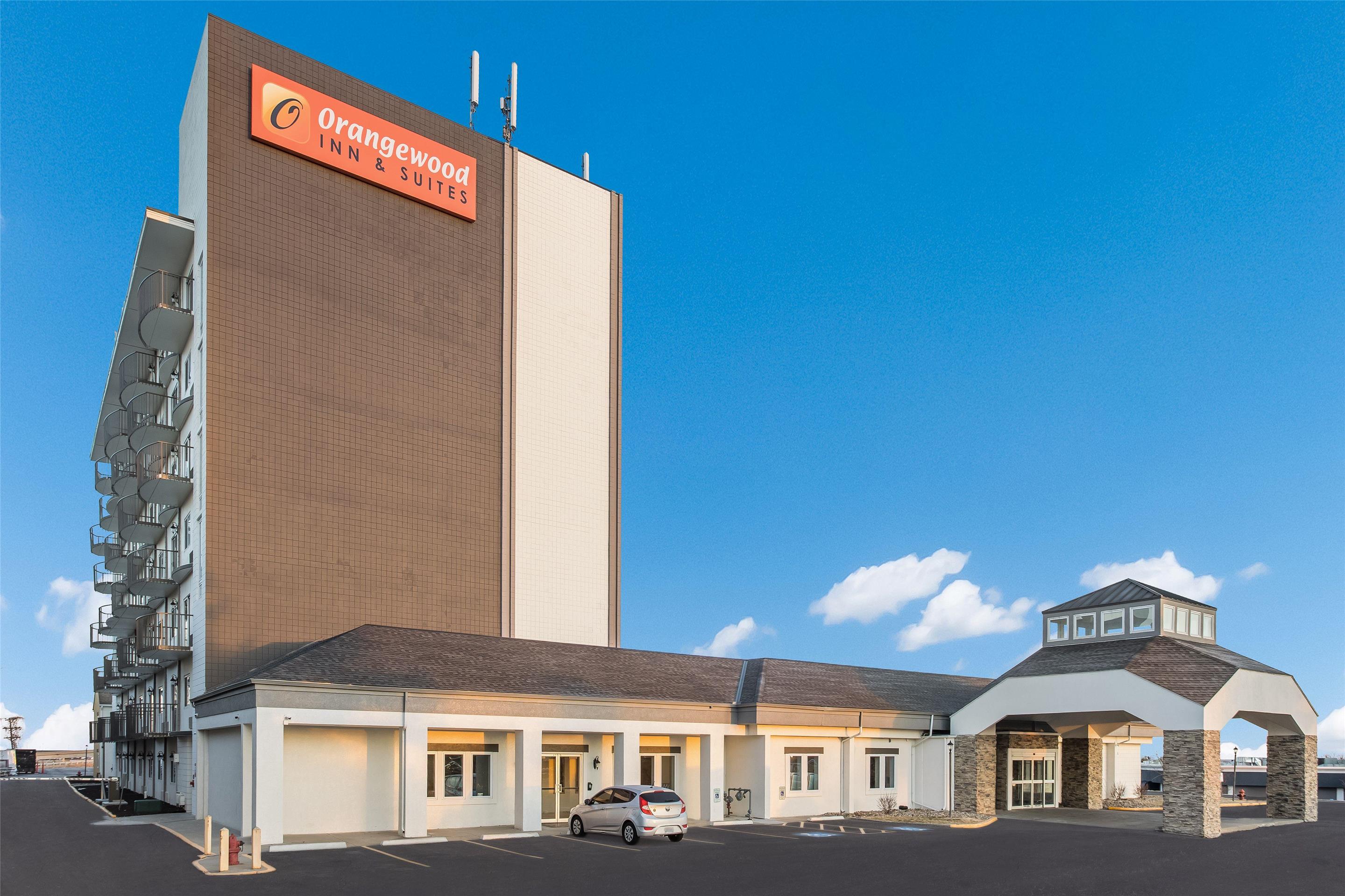 Exterior | Orangewood Inn & Suites Kansas City Airport