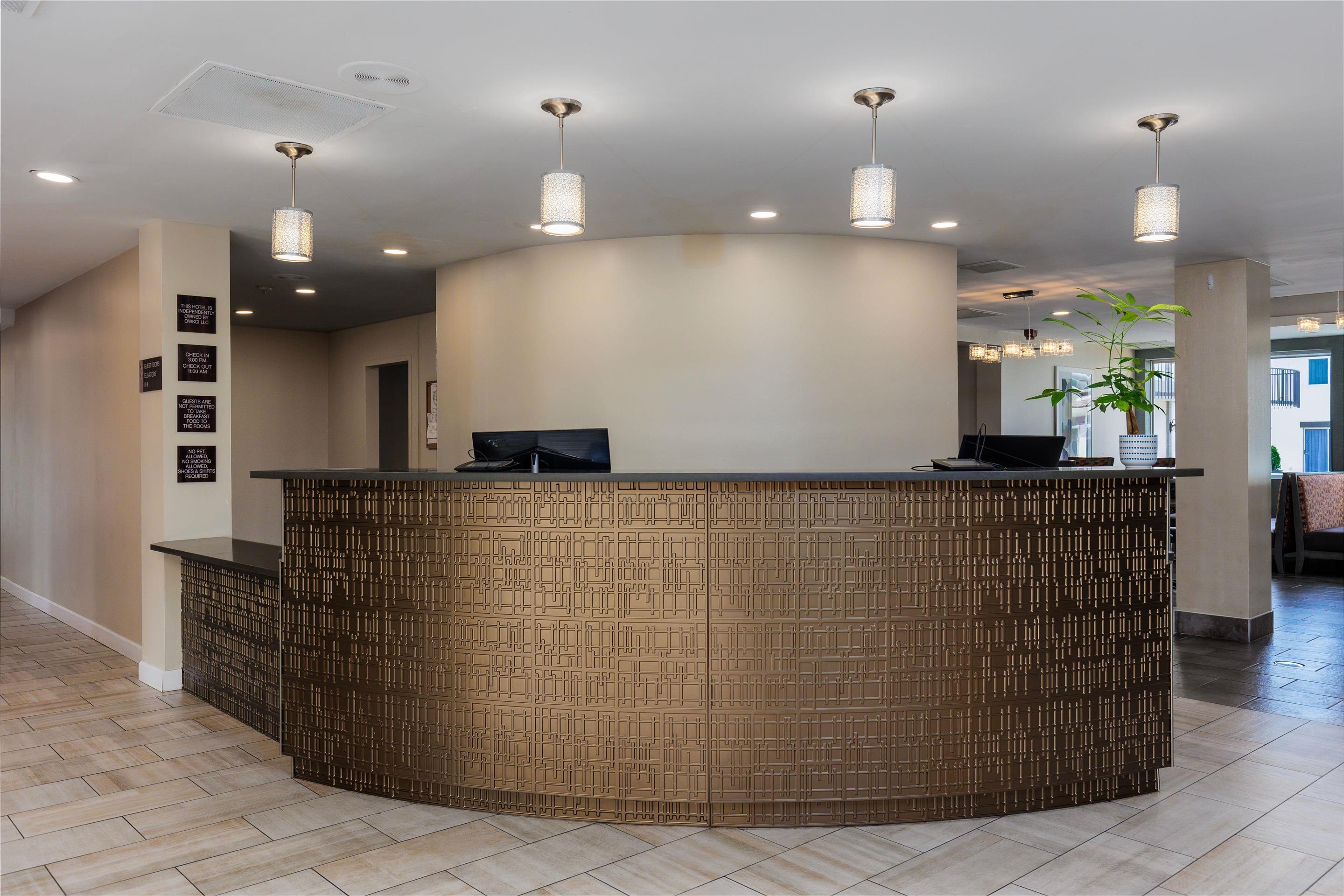 Check-In Desk | Orangewood Inn & Suites Kansas City Airport
