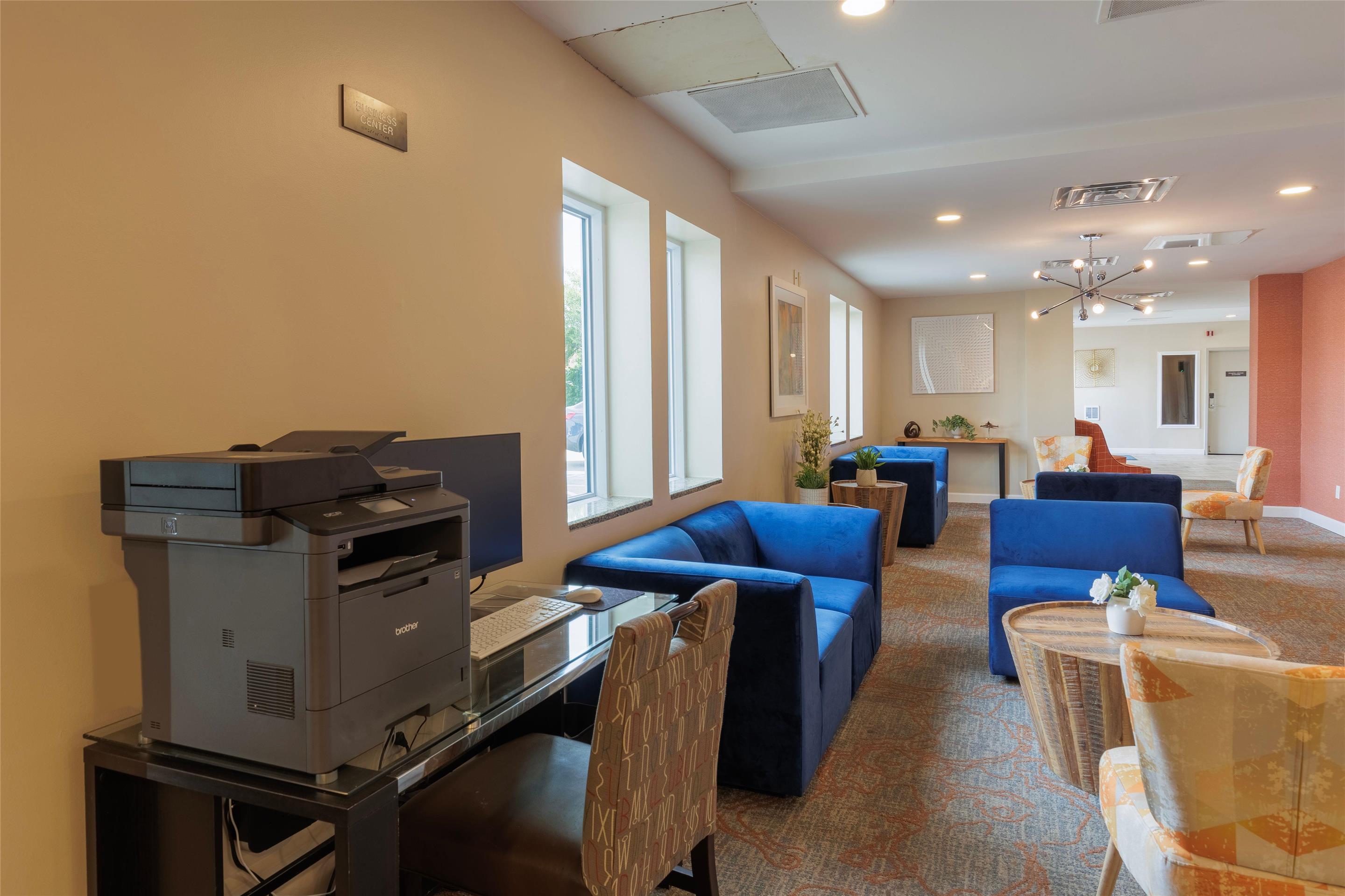 Business Center | Orangewood Inn & Suites Kansas City Airport
