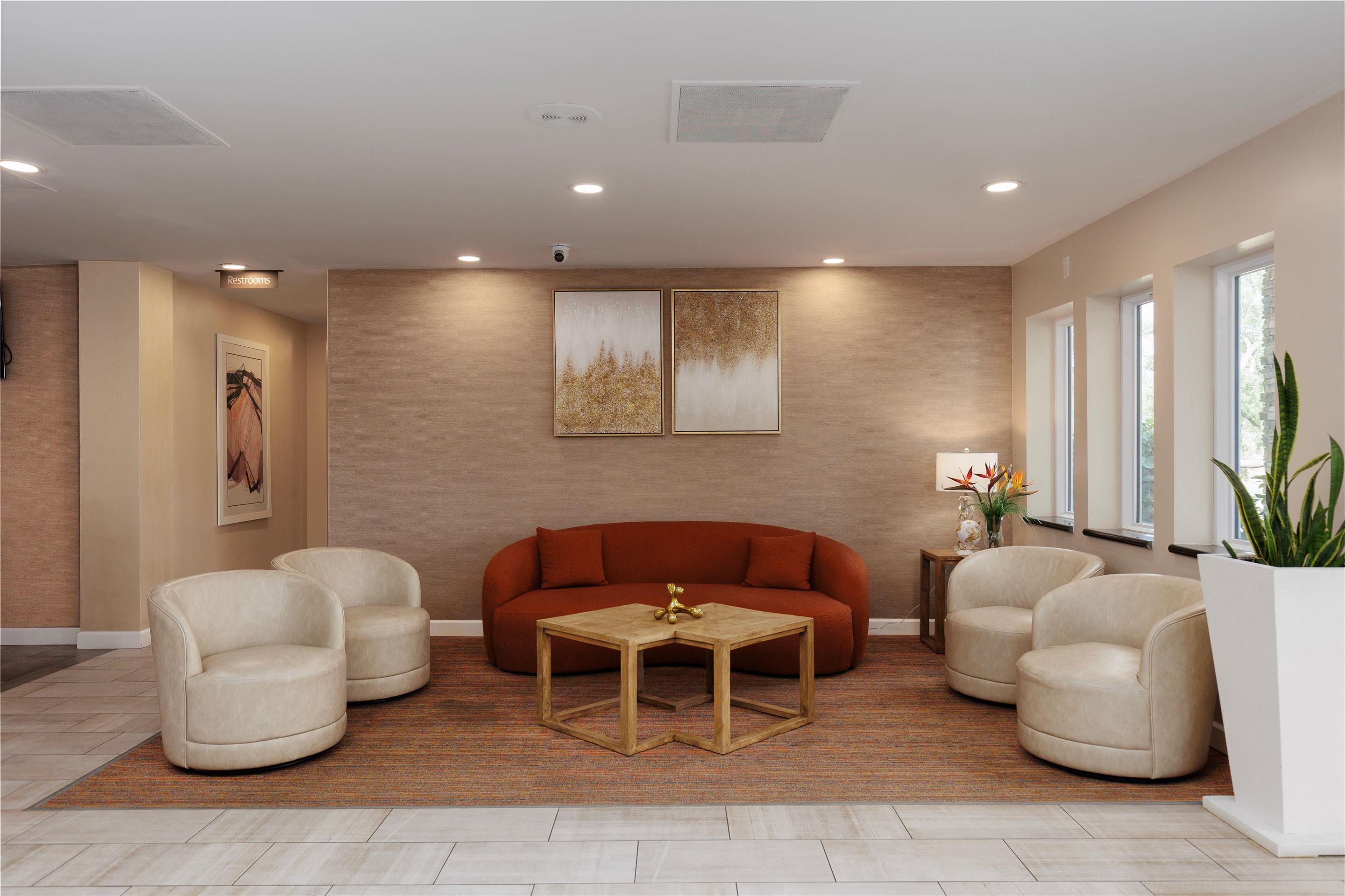 Lobby | Orangewood Inn & Suites Kansas City Airport