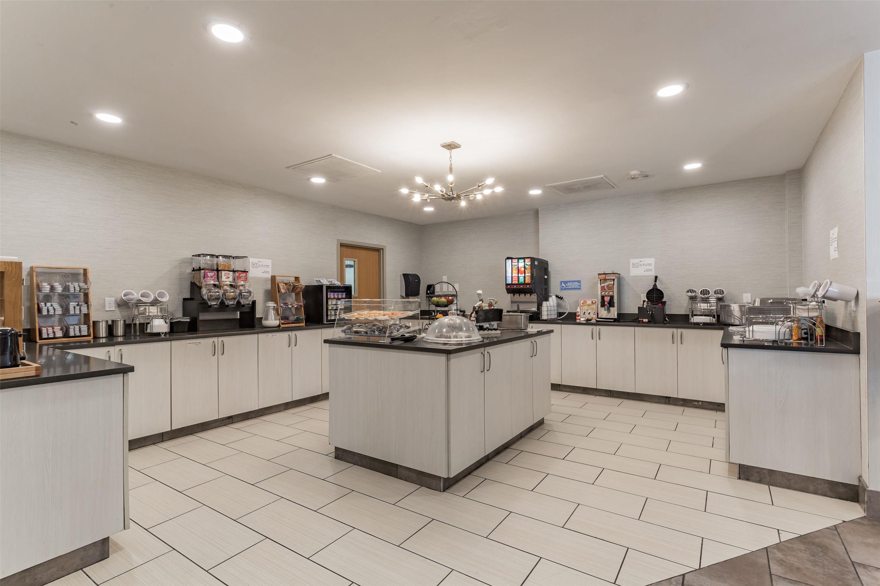Free Hot Buffet Breakfast | Orangewood Inn & Suites Kansas City Airport