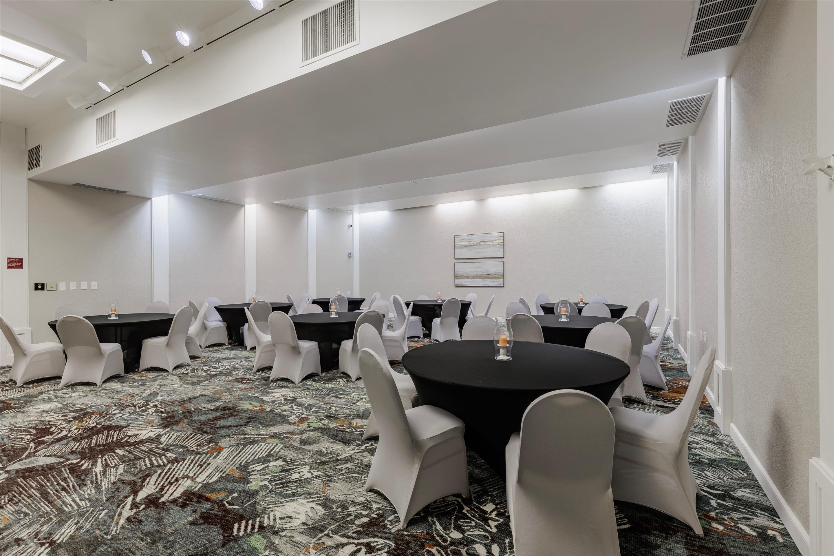 Banquet/Meeting Hall | Orangewood Inn & Suites Kansas City Airport
