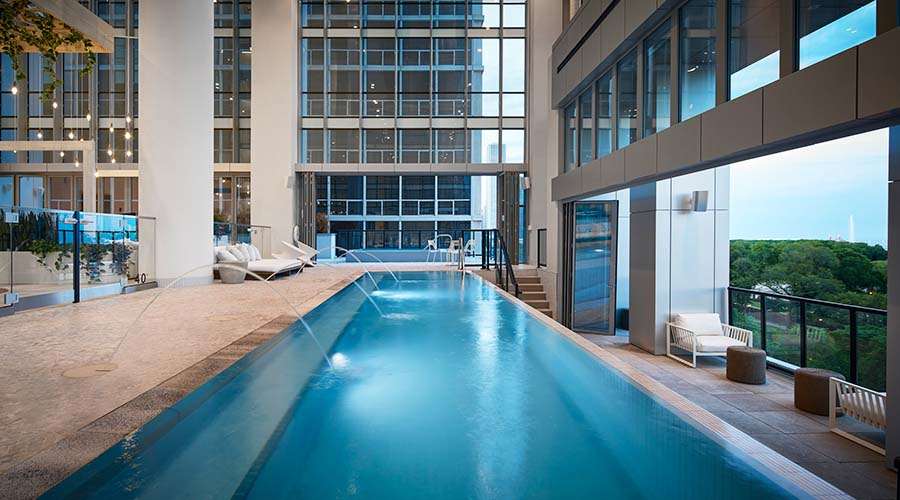 Resort-Style Pool, Spa and Sundeck | Sentral Michigan Avenue
