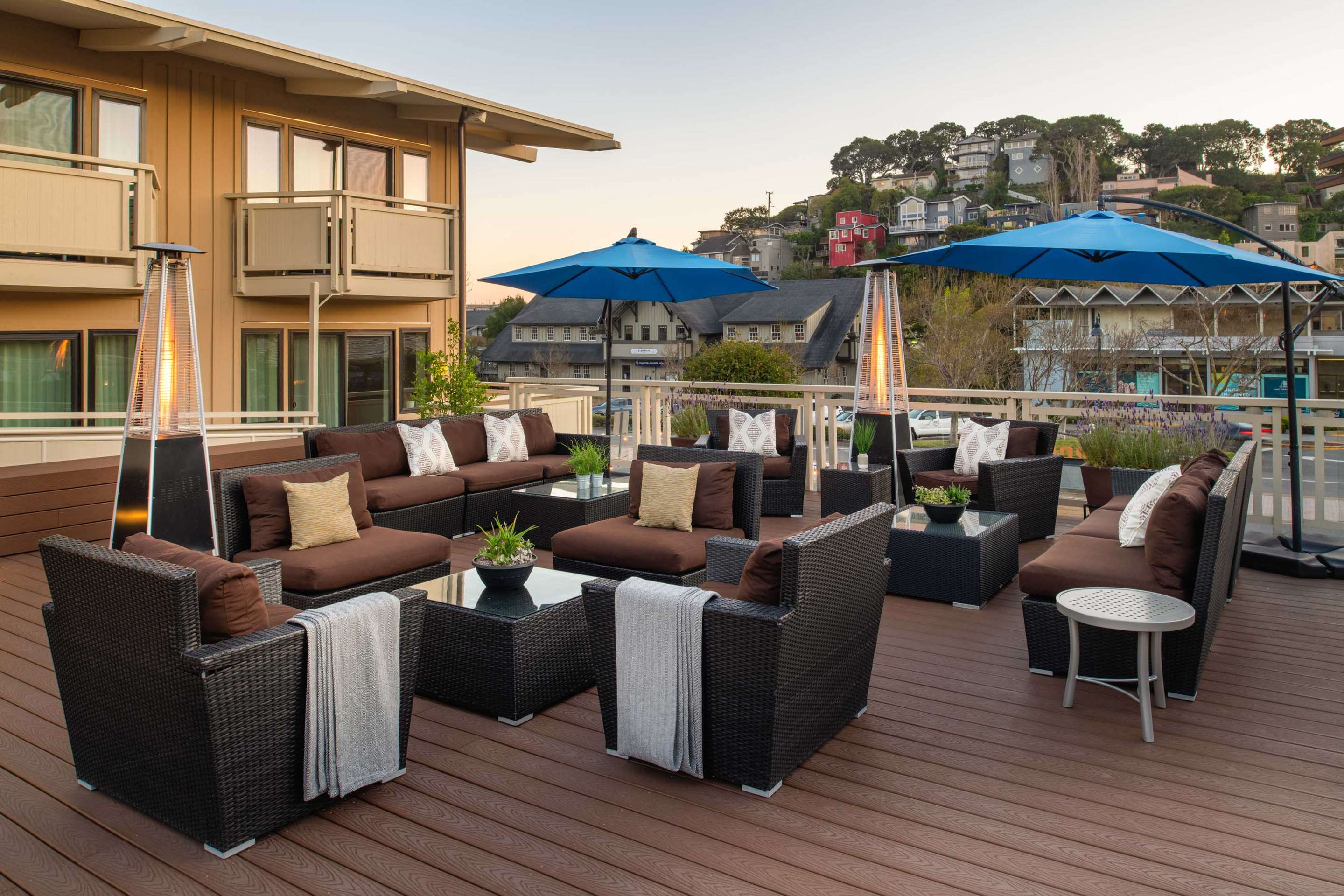 Lodge At Tiburon Public Skydeck Lounge | The Lodge At Tiburon