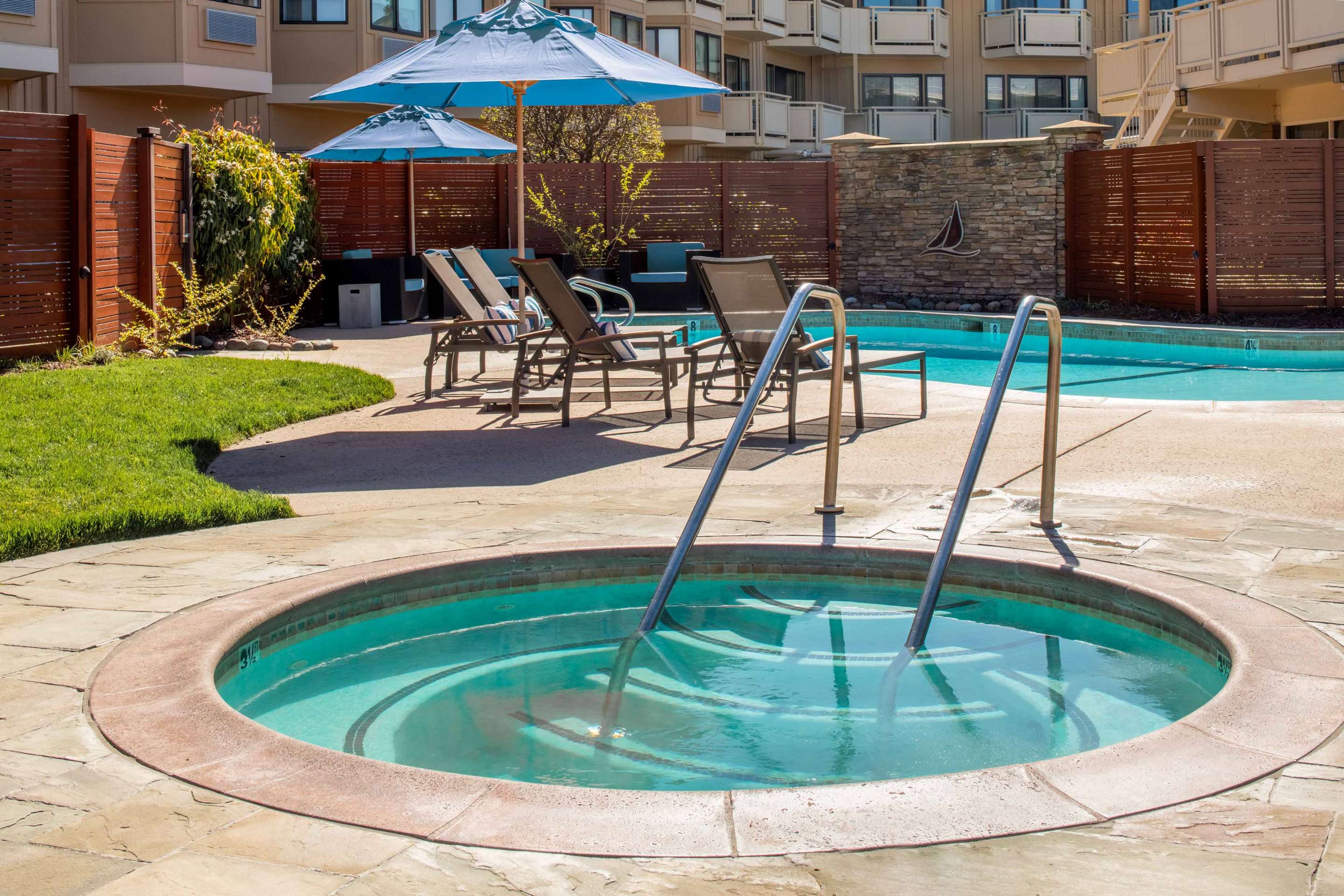 Lodge At Tiburon Public Pool Hot Tub | The Lodge At Tiburon