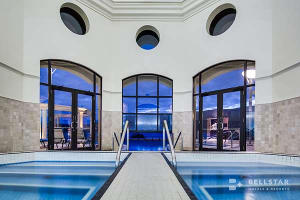 Pool - Royal Kelowna Hotel