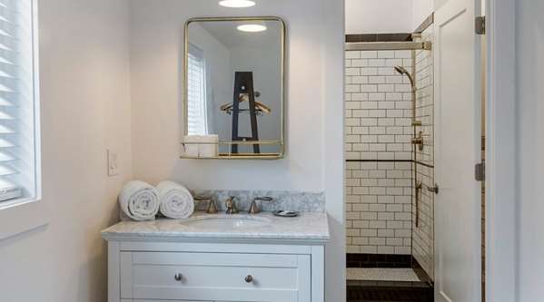  - Shore House Hotel Narragansett