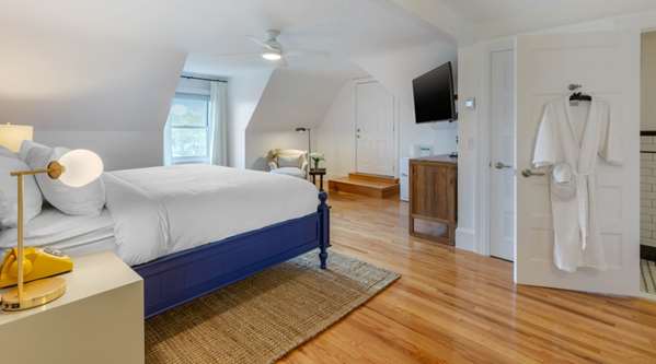  - Shore House Hotel Narragansett