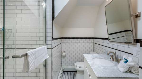  - Shore House Hotel Narragansett