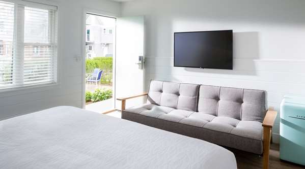  - Shore House Hotel Narragansett