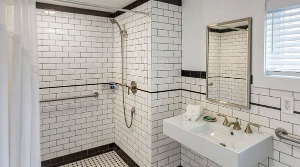  - Shore House Hotel Narragansett