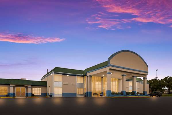 Exterior view - SureStay Hotel by Best Western Duncan