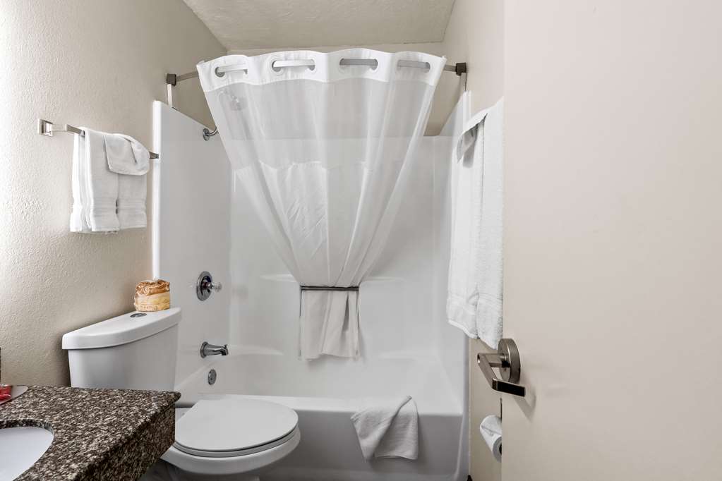 SureStay by Best Western Duncan-guestroom-Guest Room,Bathroom,On-Site.jpg