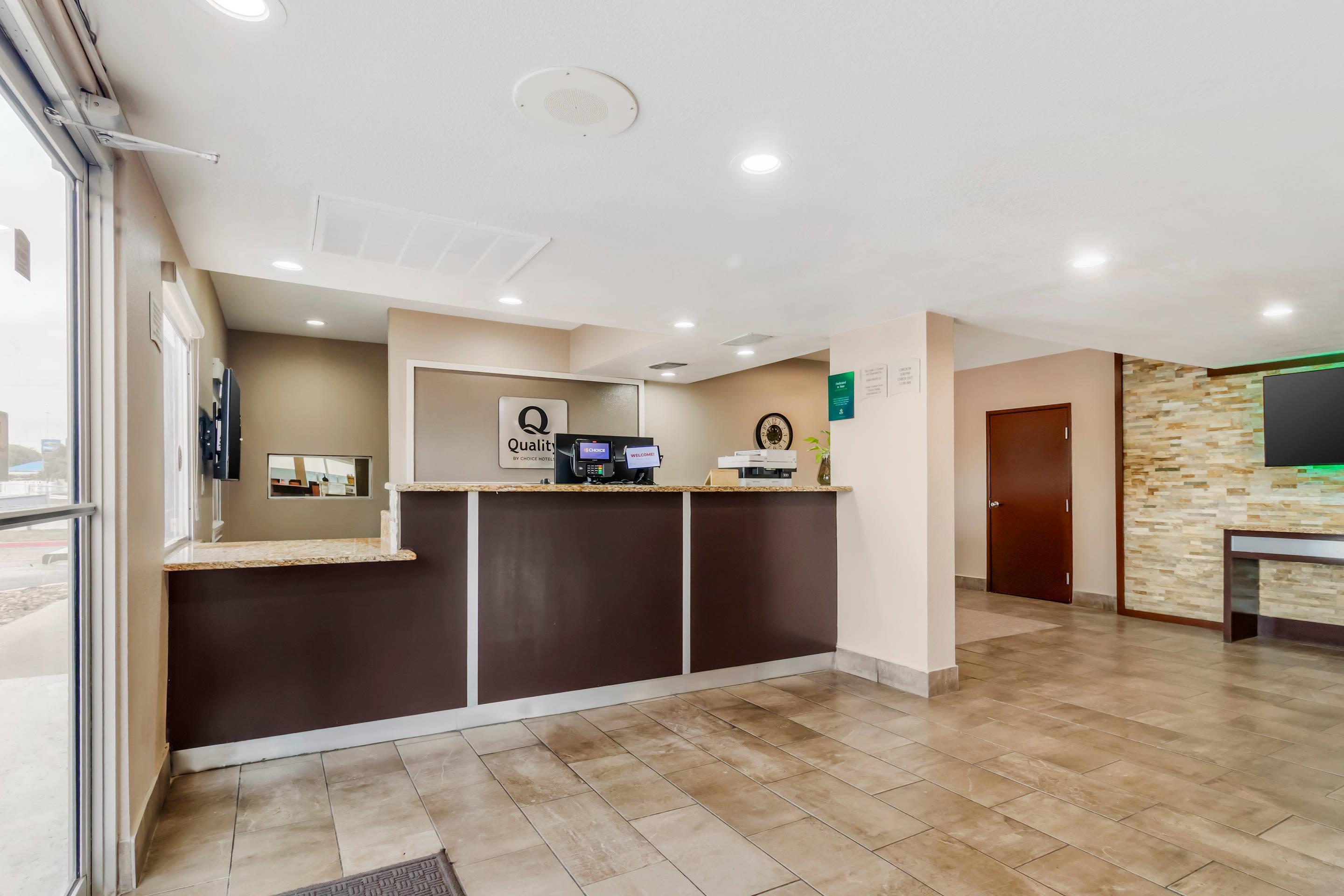 Hotel lobby | Quality Inn & Suites