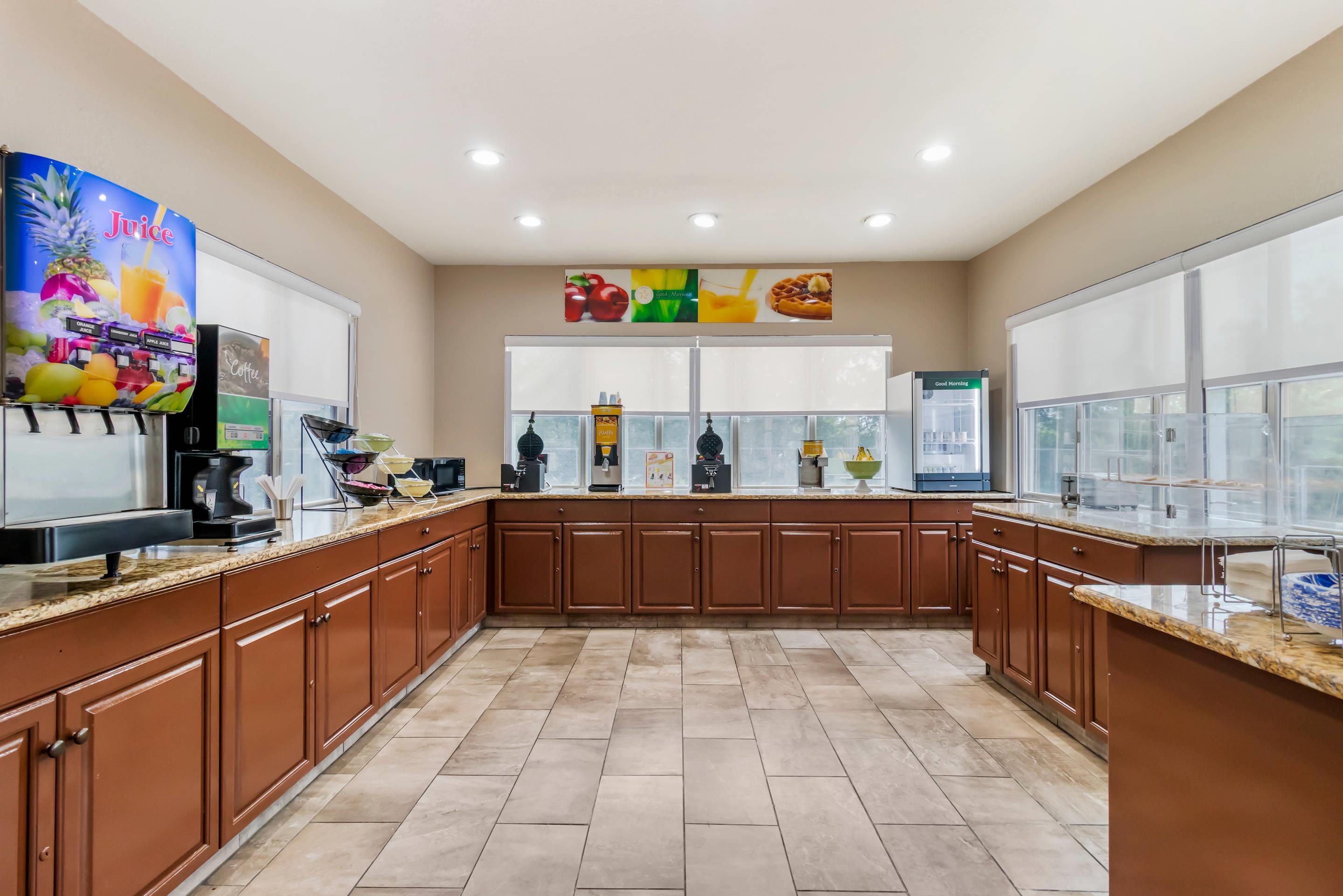 Breakfast area | Quality Inn & Suites