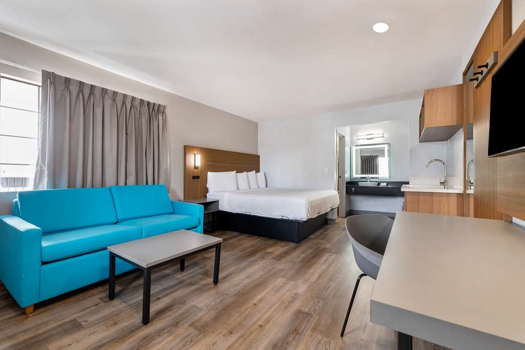 MOTEL 6 SANTA ANA-guestroom-Guest Room,Suite,On-Site.jpg