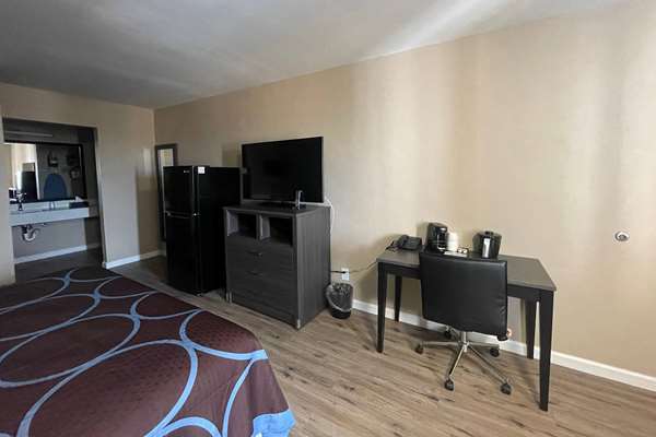  - Super 8 Motel Victoria