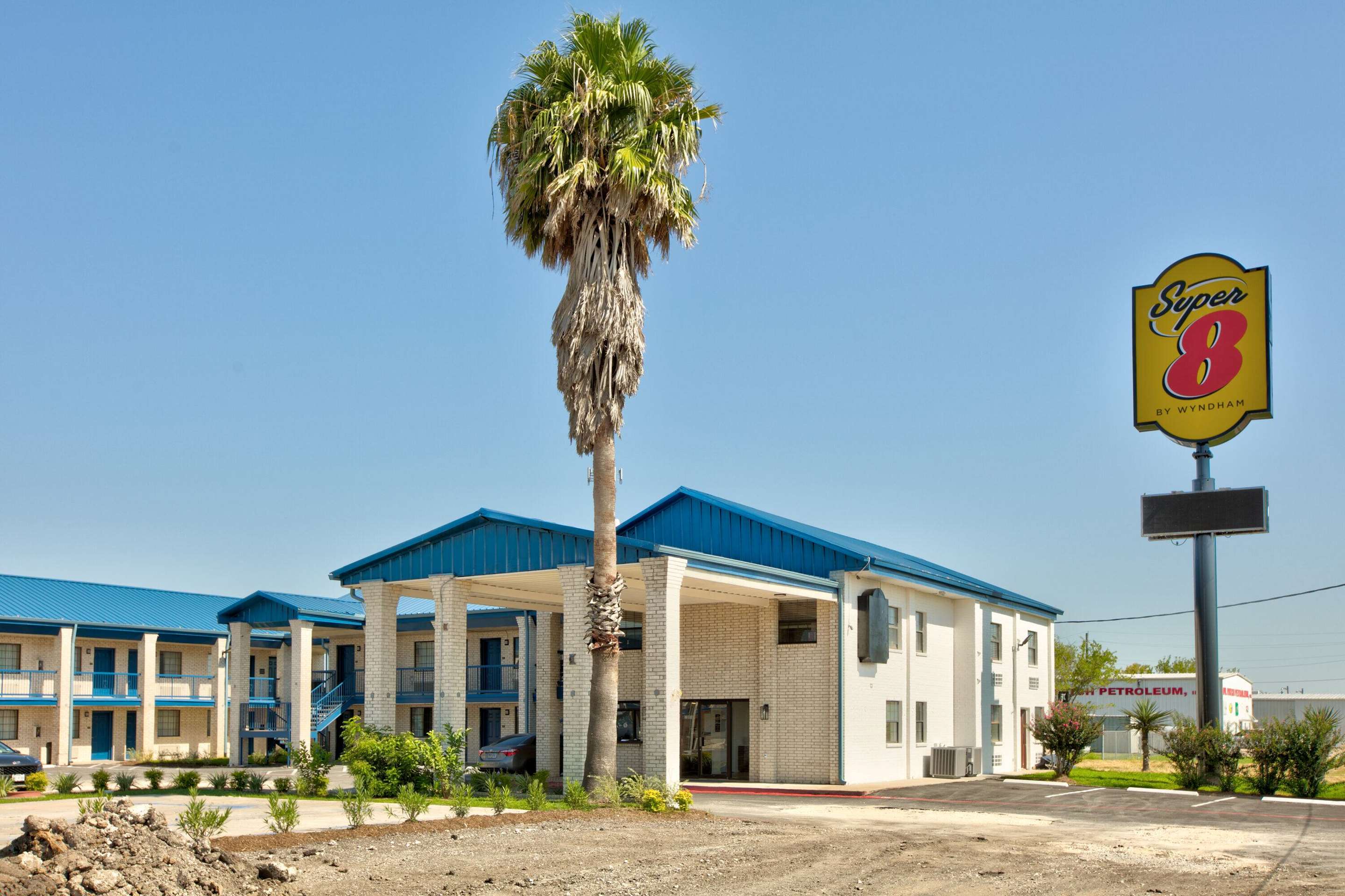 Undefined | Super 8 by Wyndham Victoria - South - Hwy 59