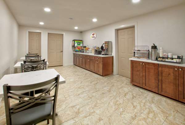  - Super 8 Motel Victoria