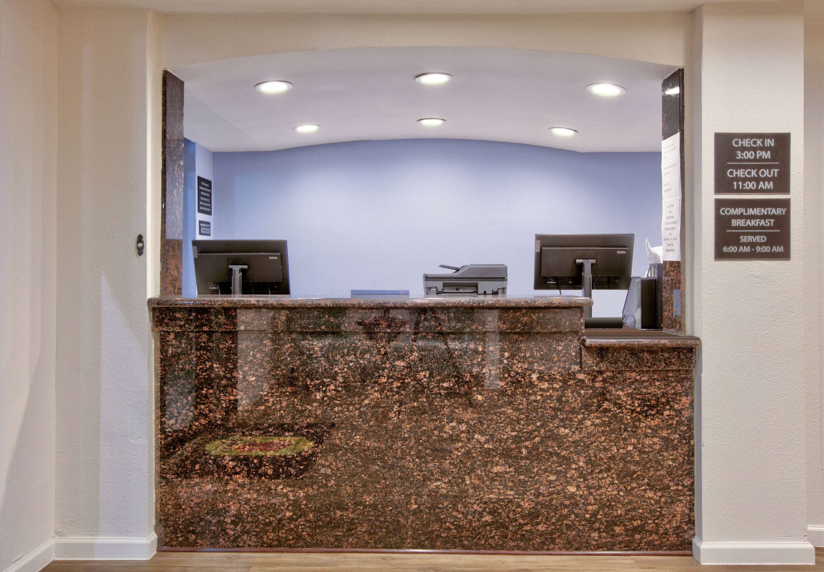 Undefined | Super 8 by Wyndham Victoria - South - Hwy 59
