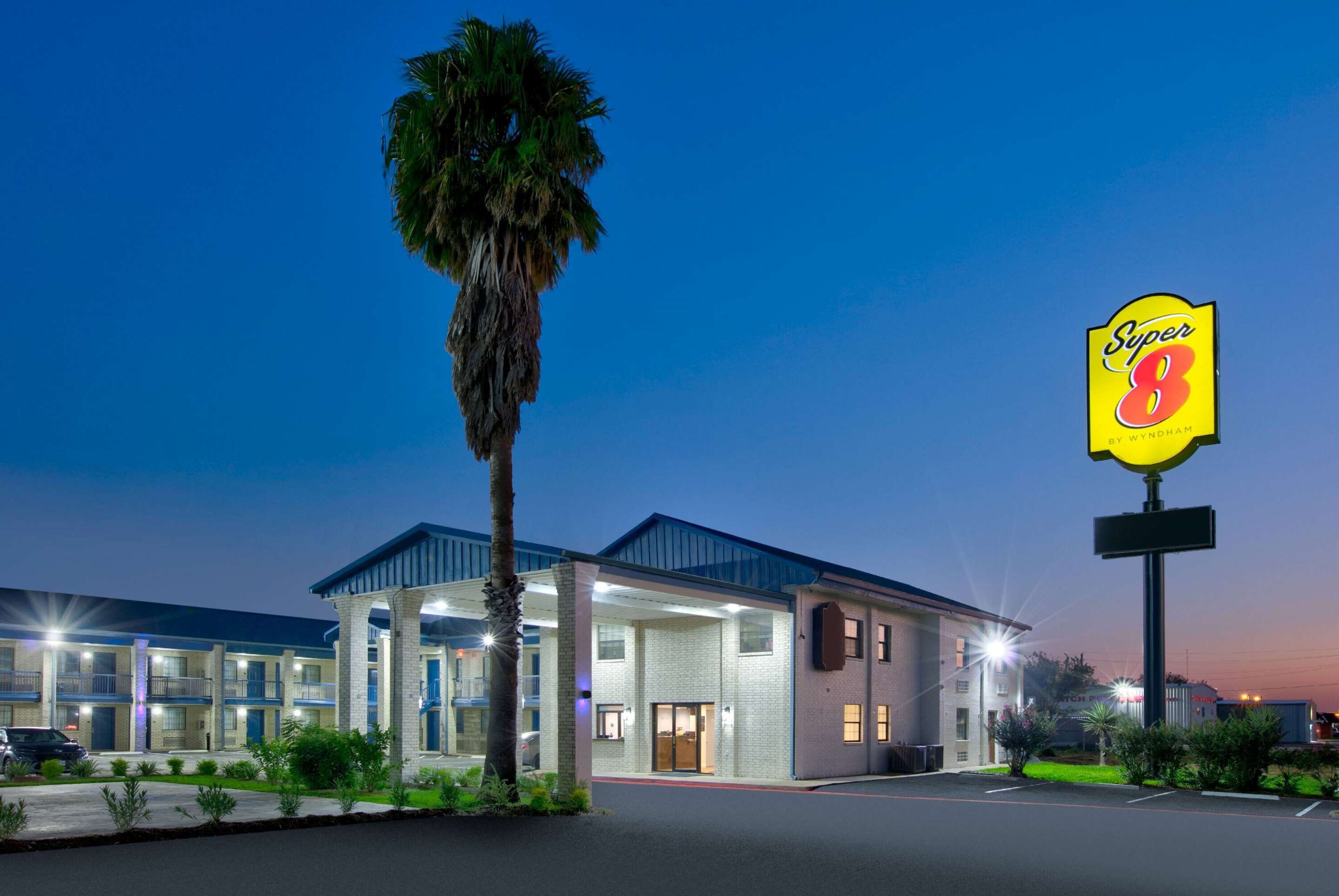 Undefined | Super 8 by Wyndham Victoria - South - Hwy 59