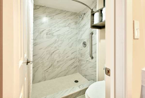  - Super 8 Motel Victoria