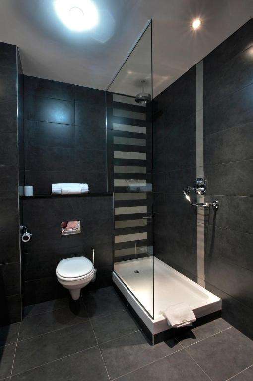 ATHLONE SPRINGS HOTEL-guestroom-Guest Room,Bathroom,On-Site.jpg