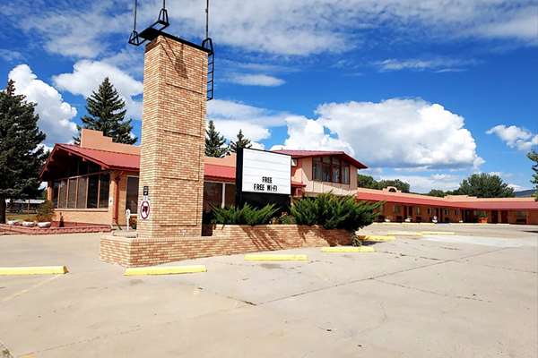 Exterior view - Howard Johnson Hotel Raton - I-25, Exit 451
