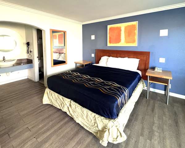  - Rodeway Inn & Suites Ridgecrest