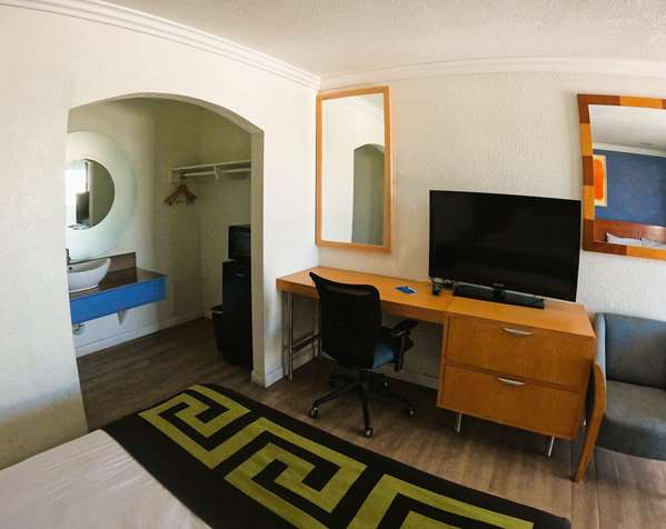  - Rodeway Inn & Suites Ridgecrest