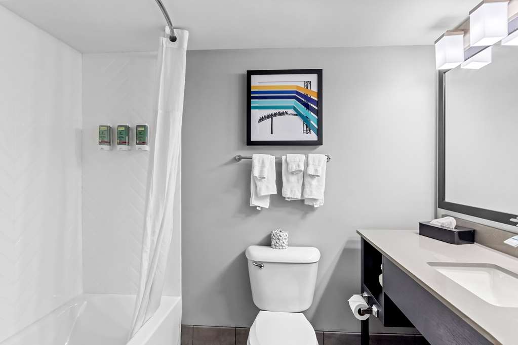 Best Western Doswell Hotel-guestroom-Guest Room,Bathroom,On-Site.jpg