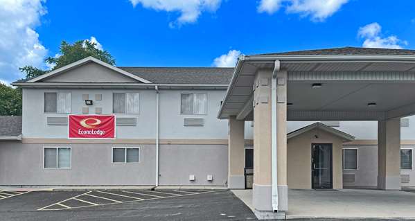 On-Site,Outdoor/Exterior,Exterior View of Building