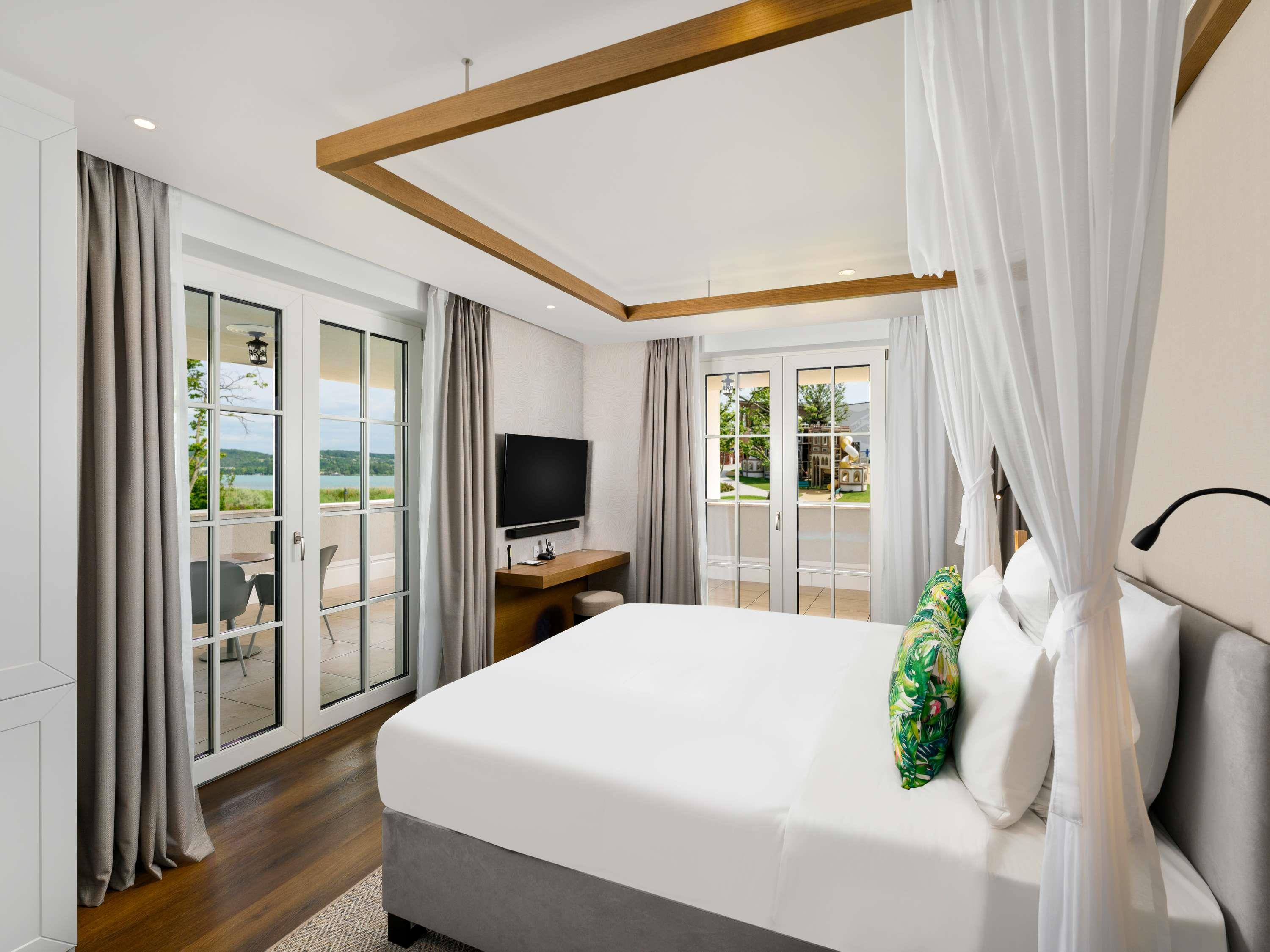 Mövenpick Balaland Resort Lake Balaton Room Type - Deluxe Suite with King Bed 