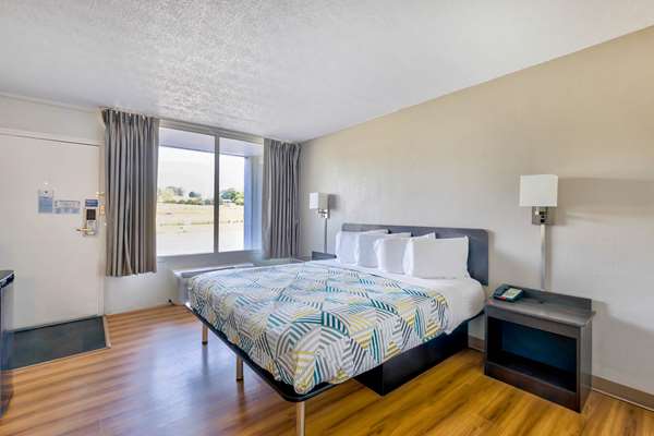 Suite - Crowne Plaza Hotel Seattle Airport SeaTac