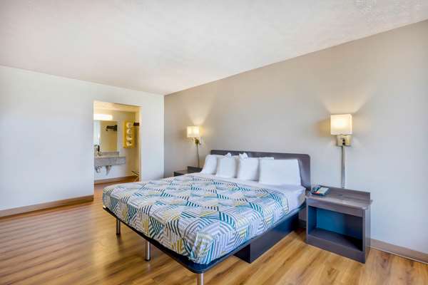 Suite - Crowne Plaza Hotel Seattle Airport SeaTac