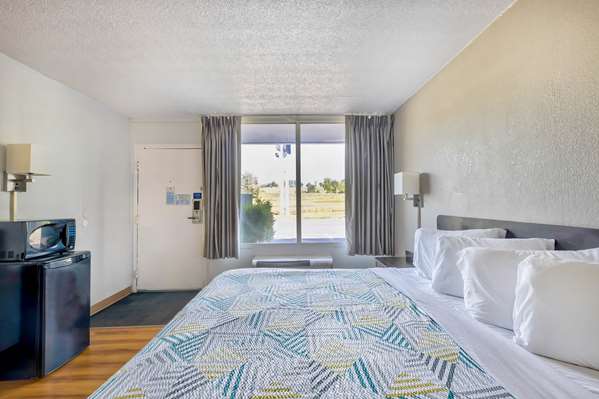 Suite - Crowne Plaza Hotel Seattle Airport SeaTac