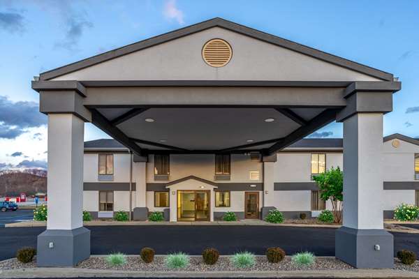 Exterior view - Days Inn Grayson