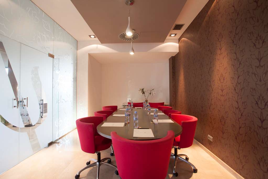 AZZ VALENCIA TCTICA-guestroom-Guest Room,On-Site.jpg