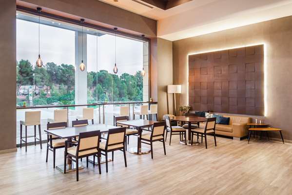 Dining,Dining Area,Restaurant,On-Site