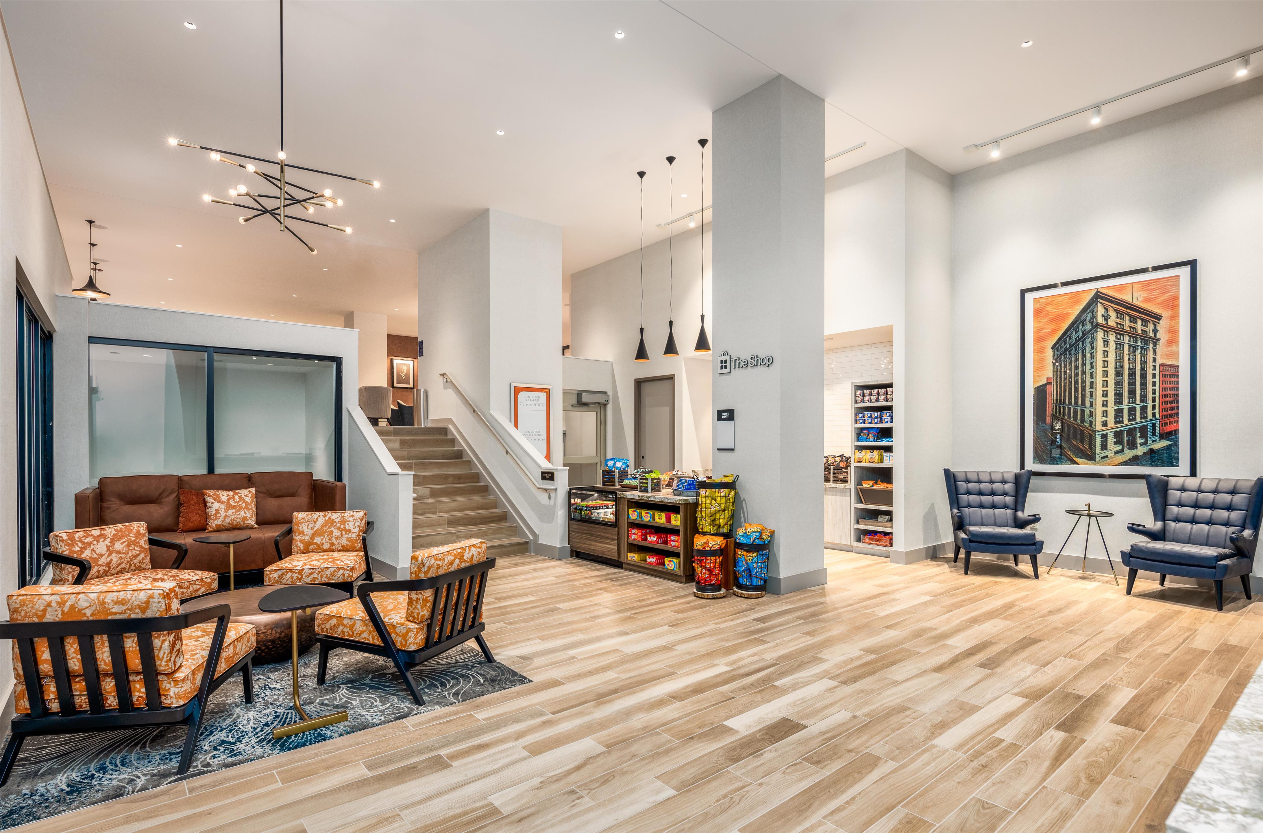 Lobby | Hilton Garden Inn Chicago Central Loop