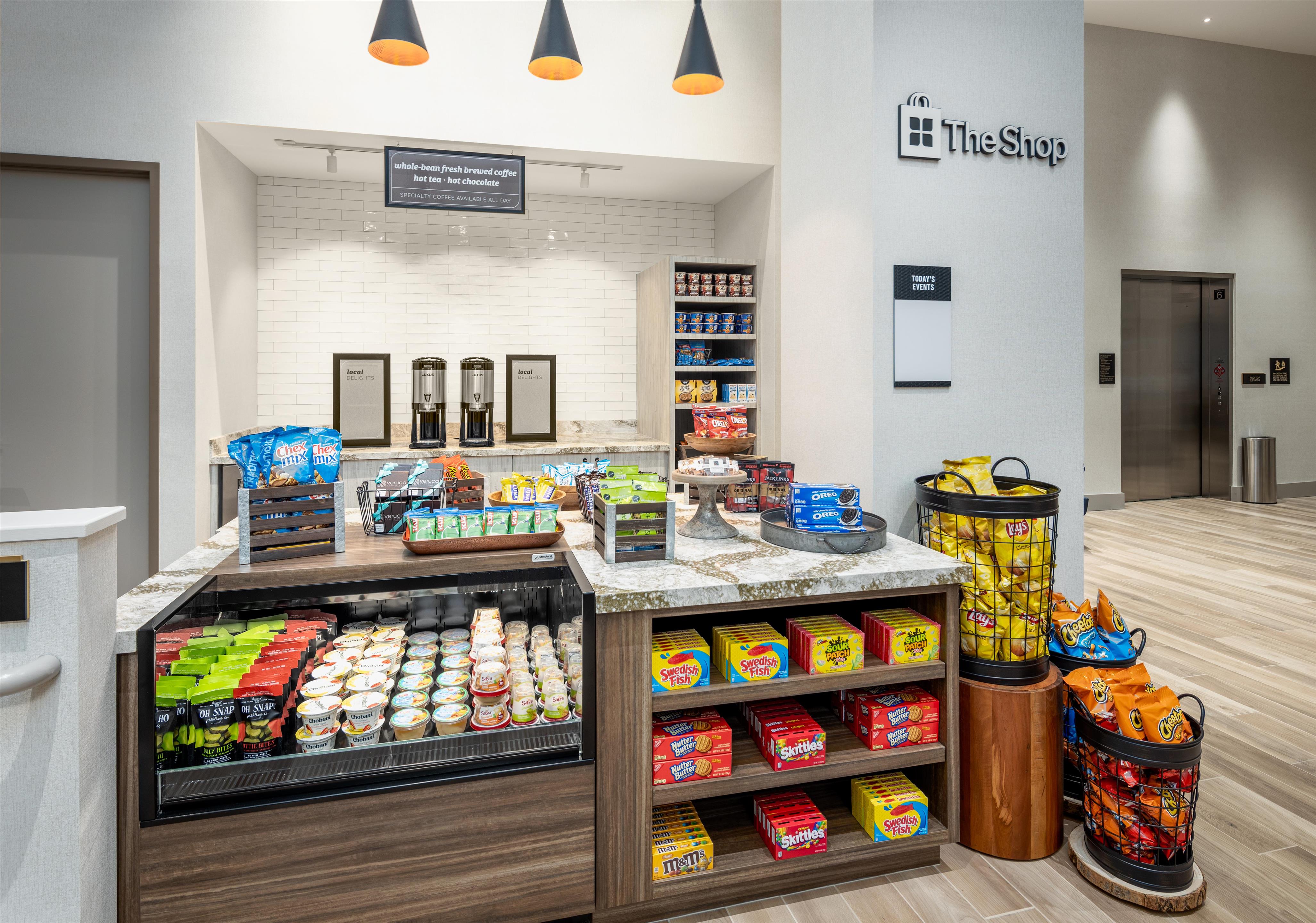 Restaurant | Hilton Garden Inn Chicago Central Loop