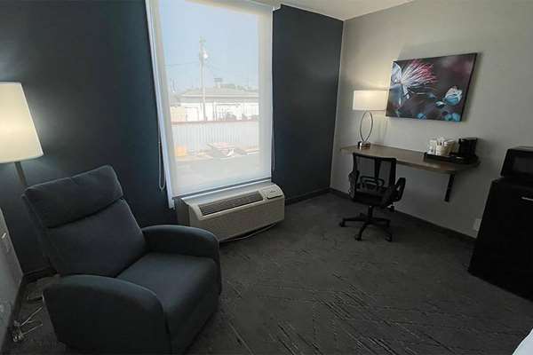  - Days Inn & Suites Springfield - I-70, Exit 54