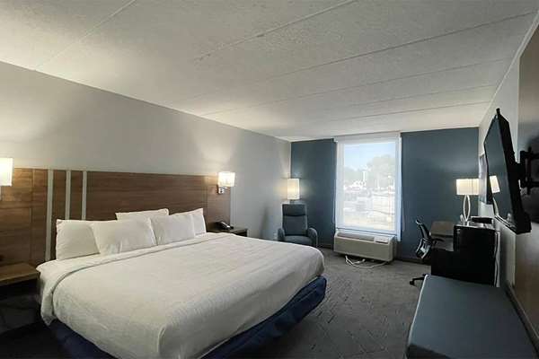  - Days Inn & Suites Springfield - I-70, Exit 54