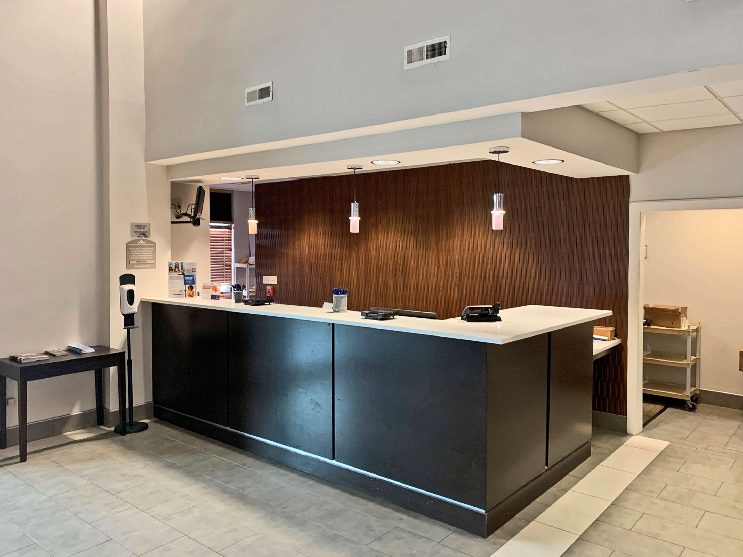 Front desk | Comfort Inn & Suites