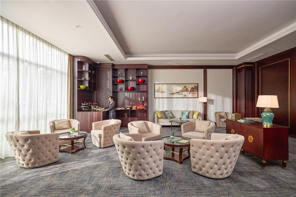 MELIA VINPEARL HAI PHONG RIVERA-guestroom-Guest Room,Living Area,Architecture,Indoor/Interior,On-Site,People,Décor detail,View from room,Exterior View of Building.jpg