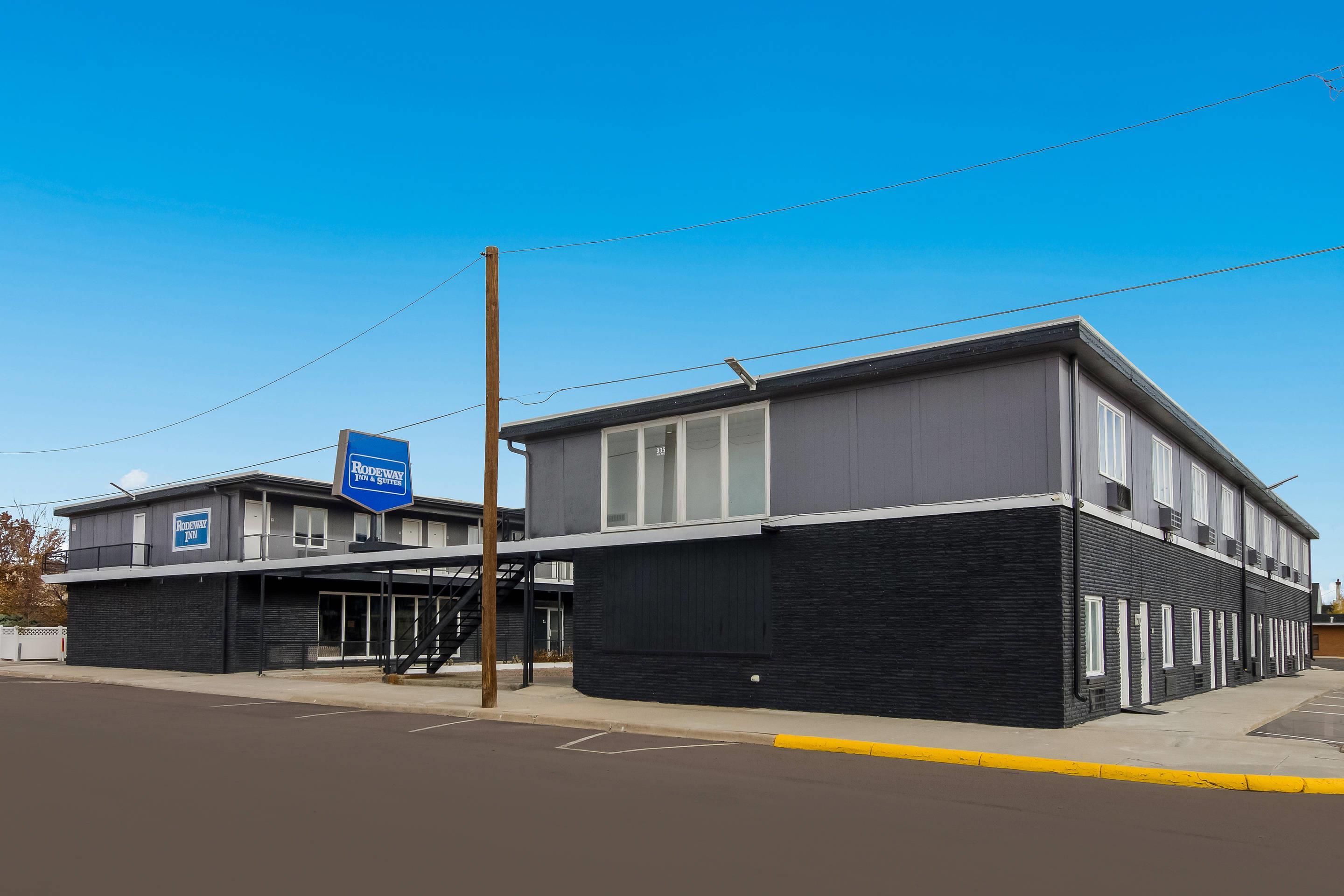 Hotel exterior | Rodeway Inn & Suites