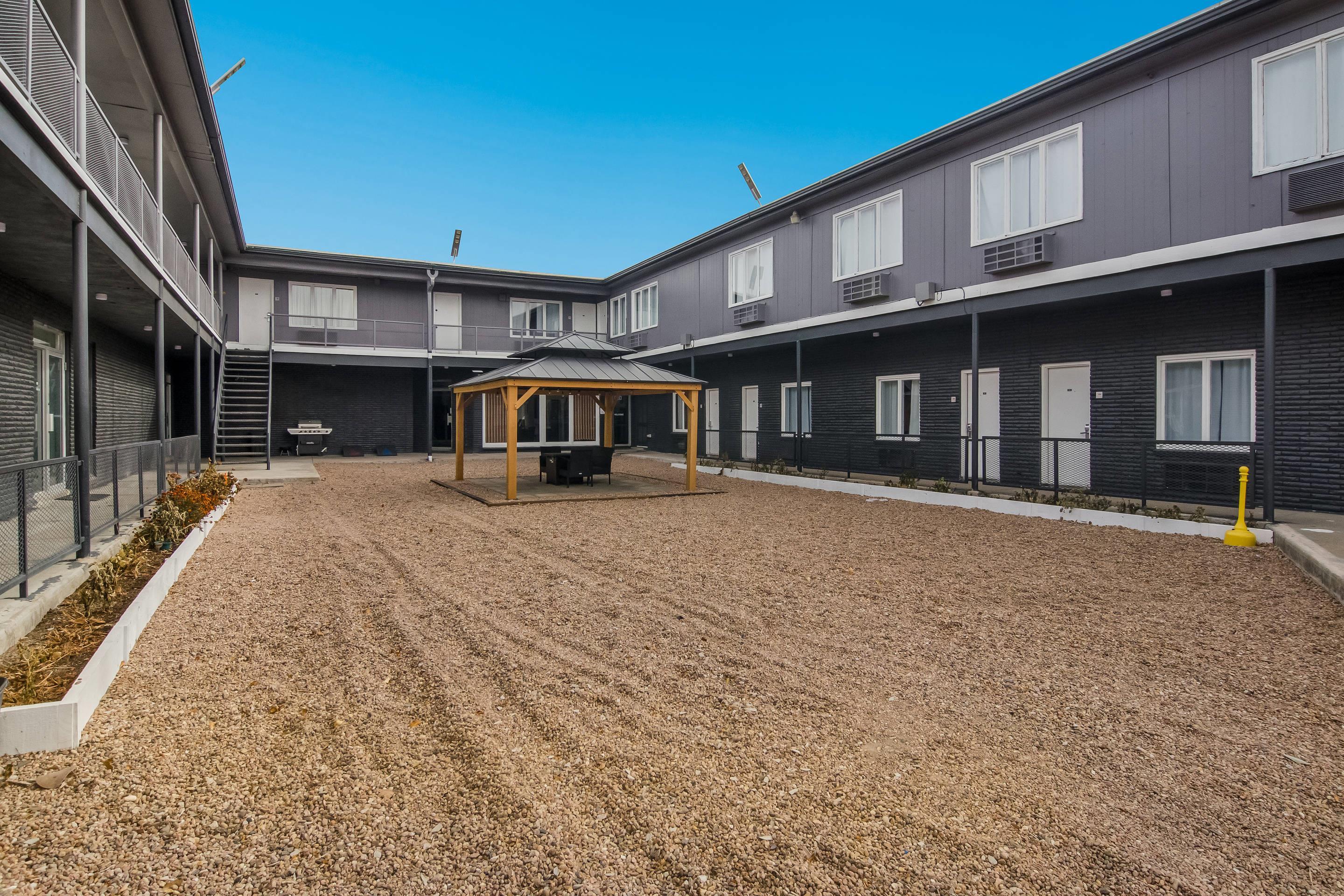 Hotel exterior | Rodeway Inn & Suites