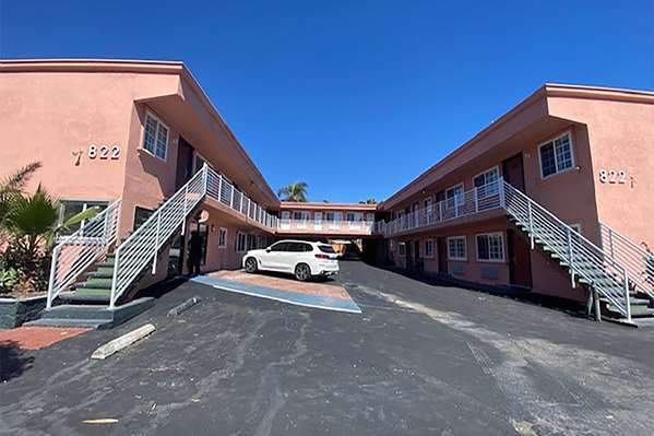 Exterior view - Super 8 Motel Downtown Oceanside - I-5, Exit 54A