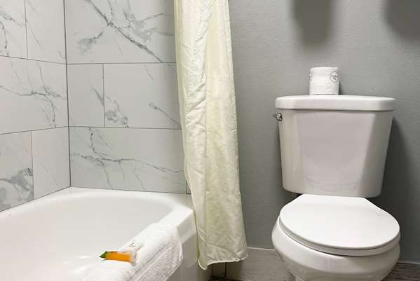  - AmericInn Ladysmith